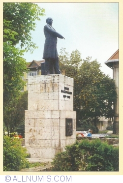 Piatra Neamț - The Statue of Mihail Kogalniceanu