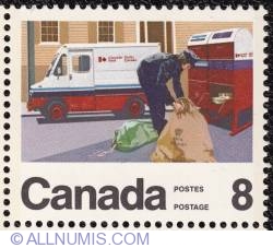 8¢ Mail Services Courier 1974