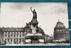 Paris - Monument de la Republique