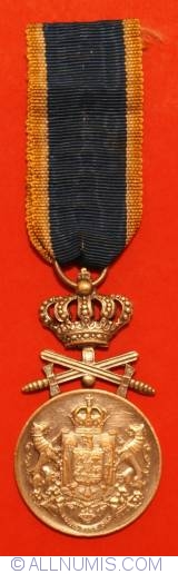 Medalia Serviciul Credincios, clasa 1a, al doilea tip, cu spadele încrucişate