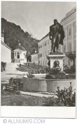 Băile Herculane - Statue of Hercules and dome