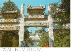 Image #1 of Beijing - Fragrant Hills Park ( 香山公园) -  White Tower at the Temple of Azure Clouds