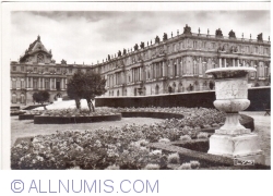 Image #1 of Versailles - Façade on the park. Flower beds (Façade sur le parc. Les Parterres)