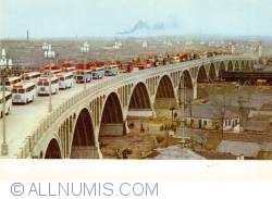 Image #1 of The Nanjing Yangtze River Bridge - traffic