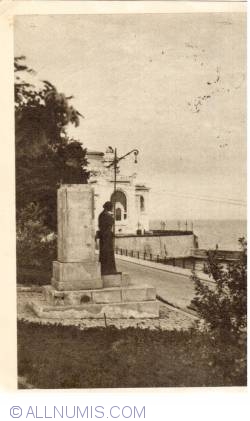Constanţa - Statuia lui Mihai Eminescu și Cazinoul