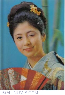 Femeie în costum tradiţional japonez