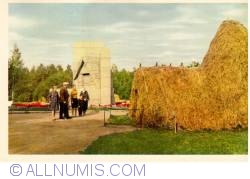 Image #1 of LENINGRAD - MONUMENTUL COLIBA LUI LENIN
