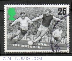 25 Pence - Bobby Moore