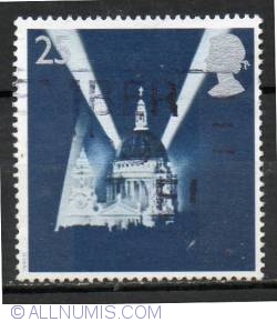 25 Pence - St Paul's Cathedral and Searchlights