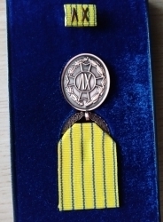 Insignă Semnul onorific În Serviciul Patriei 15 ani