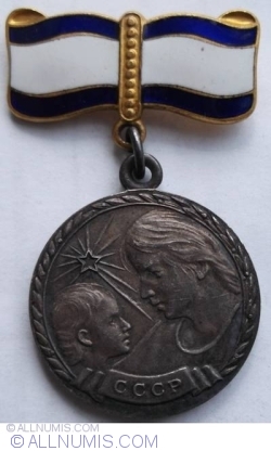 Image #1 of Motherhood medal