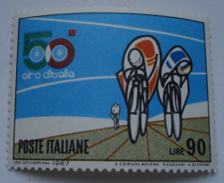 90 Lire 1967 - Sprinting Cyclists