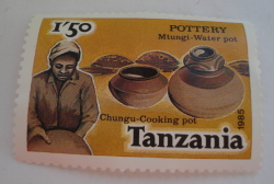 1,50 Shilingi 1985 - Water and Cooking Pots