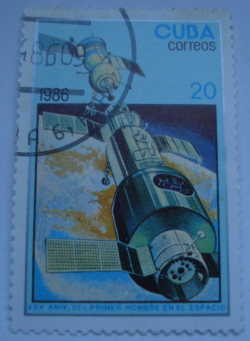 Image #1 of 20 Centavos 1986- 25th Anniversary of First Man in Space