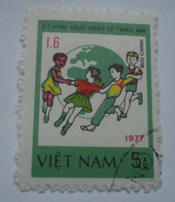 Image #1 of 5 Xu 1980 - Children dance around Globe