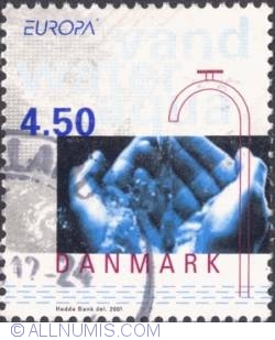 4,50Kr. 2001 - Hands in water