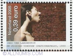 Image #1 of 0,39 Euro 2005 - Art in Company Collections - Inez van Lamsweerde - Me Kissing Vinoodh (Passionately) 1999