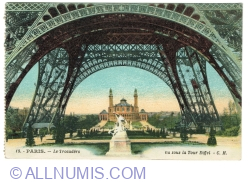 Paris - Trocadero, seen under the Eiffel Tower (1937)