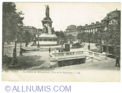 Paris - Entrance to the Metro Station, Place de la République (1919)