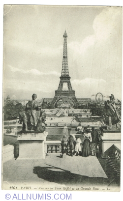 Paris - View on the Eiffel Tower and the Ferris Wheel (1919)